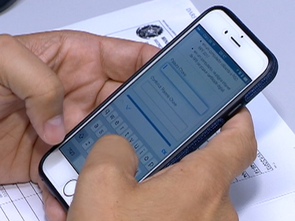 Declaração do Imposto de Renda também pode ser enviada por meio de smartphones ou tablets (Foto: Reprodução/TV Fronteira)