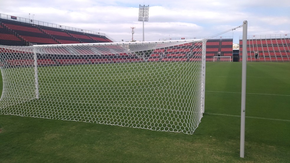 Torcedor ficará bem perto do campo na Arena do Flamengo (Foto: Vicente Seda)