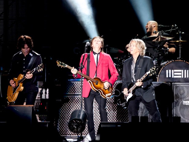 Paul McCartney e banda durante show no Mané Garrincha, em Brasília (Foto: Fábio Tito/G1)