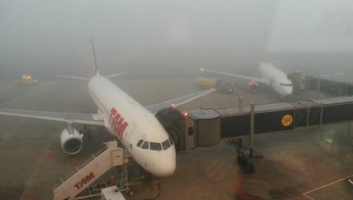 Aeroporto Salgado Filho fechou por neblina diversas vezes (Foto: Rafaella Fraga/GloboEsporte.com)