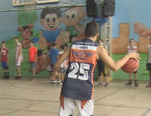 Treino de basquete dos campeões do Joer infantil (Foto: Reprodução/ TV Rondônia)