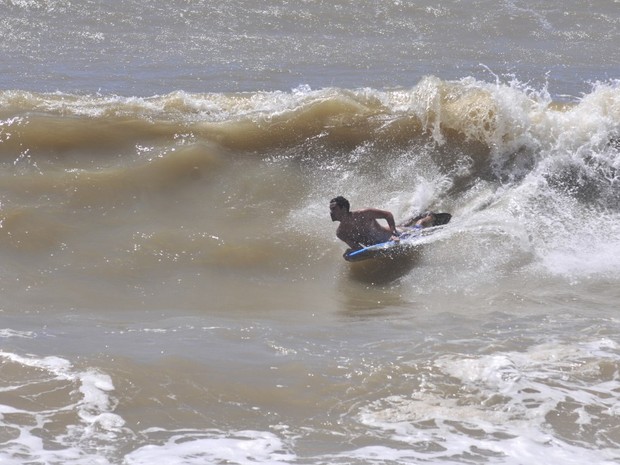 Ressaca do mar, em Vitória (Foto: Marcelo Prest/ A Gazeta)