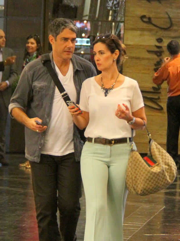 William Bonner e Fátima Bernardes em shopping do Rio (Foto: Daniel Delmiro / AgNews)