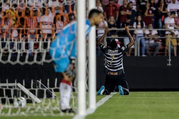 Rumo à final do Paulista, Corinthians abre vantagem sobre o São Paulo no Morumbi