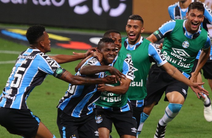 Bolanos gol Grêmio x Atlético-MG (Foto: Agência Estado)