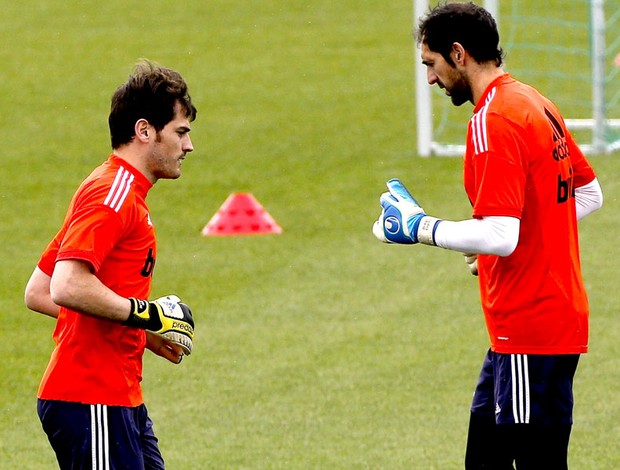 Casillas e Diego Lopez treino Real Madrid (Foto: EFE)