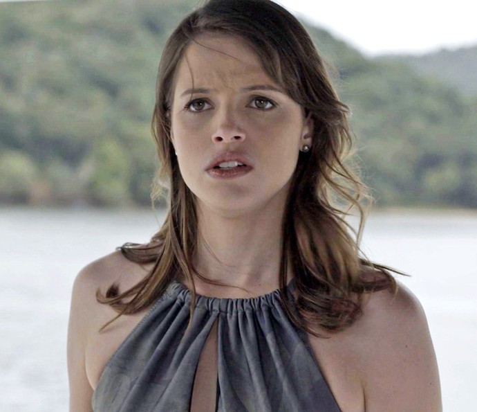 Camila leva um susto ao ver o ex na embarcação (Foto: TV Globo) Camila leva um susto ao ver o ex na embarcação (Foto: TV Globo)