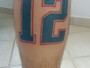 Jovem de SP paga promessa e tatua nº 12 de Tom Brady após Super Bowl