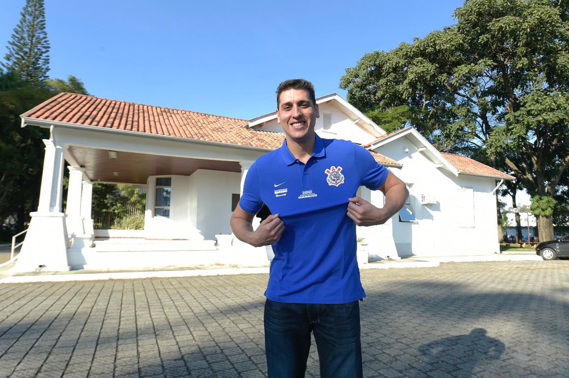 Confirmado no Corinthians, Sidão abraça novo time: 