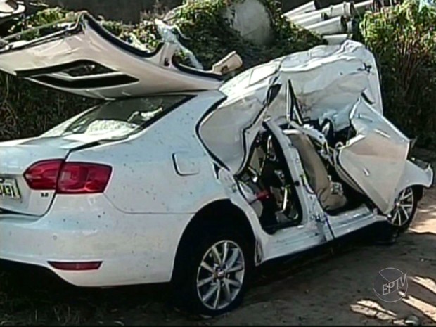 Dos oitro passageiros do veículo apenas uma jovem sobreviveu ao acidente (Foto: Reprodução / EPTV)