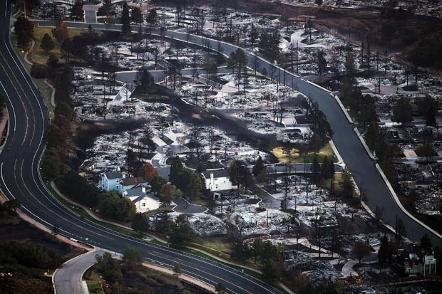 Fogo deixou destruição em Colorado Springs, segunda maior cidade do Colorado. (Foto: Spencer Platt/Getty Images/AFP )
