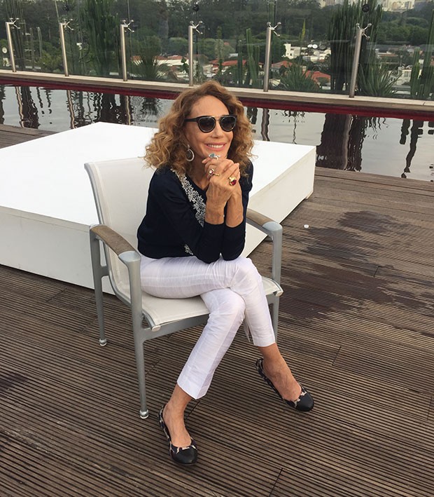 Aos 68 Anos Marisa Berenson Dispara Se Voce So Se Enxerga Em Frente Ao Espelho Esta Encrencada Revista Marie Claire Moda