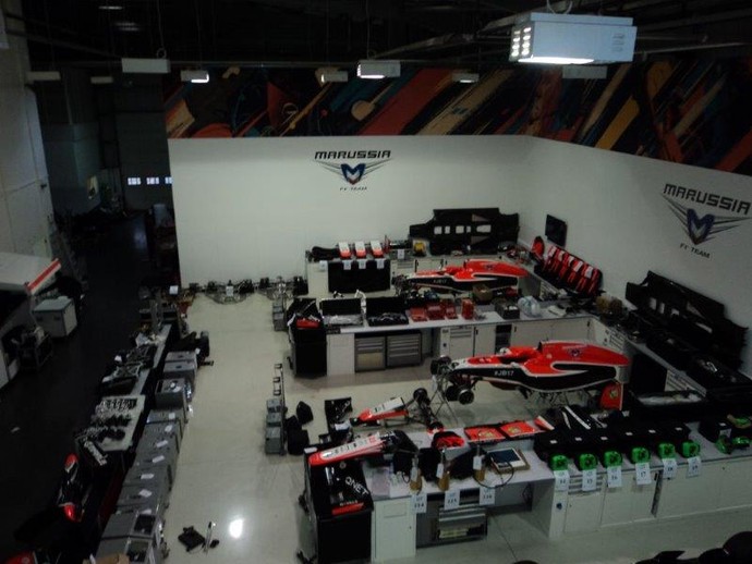 Equipamentos da Marussia na fábrica (Foto: Divulgação)