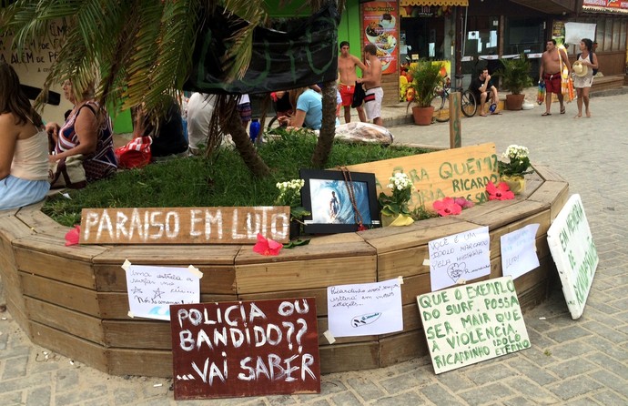 Paraiso em luto, protesto, Guarda do Embaú (Foto: Caio Santos/Arquivo Pessoal) Paraiso em luto, protesto, Guarda do Embaú (Foto: Caio Santos/Arquivo Pessoal)