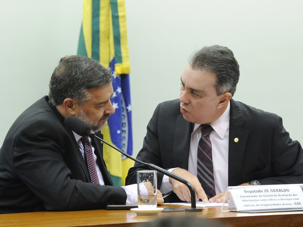 Deputados Paulo Pimenta (esq.) e Ricardo Teobaldo, durante sessão da Comissão de Orçamento nesta quarta-feira (Foto: Luis Macedo/Câmara dos Deputados)