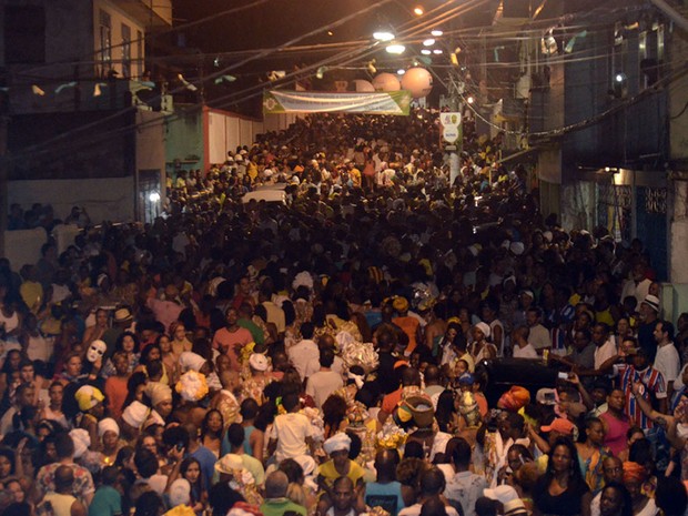 Ilê Aiyê realizou tradicional desfile na noite deste sábado (Foto: Diogo Macedo/Ag Haack)