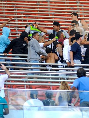 Briga torcedores Vasco x Corinthians (Foto: Brito Júnior)