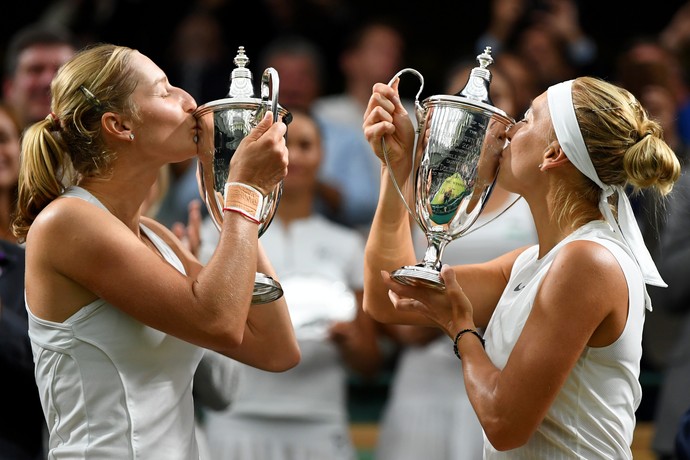 Ekaterina Makarova e Elena Vesnina conquistam título de Wimbledon nas duplas feminas (Foto: Getty Images)