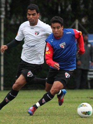 Jadson disputa jogada com Maicon em treino do São Paulo (Foto: Luiz Pires/VIPCOMM)