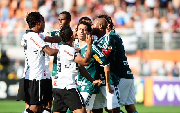 Confusão Corinthians x Palmeiras (Foto: Marcos Ribolli / Globoesporte.com)