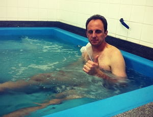 Rogério Ceni faz tratamento na piscina (Foto: Divulgação / São Paulo FC)