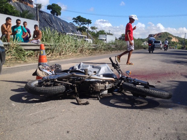 G No Recife Motociclista Morre Atropelado Por Carreta Na Br