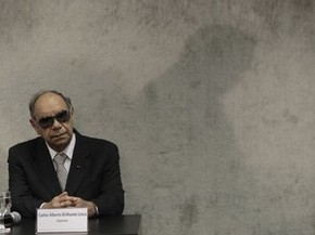 Carlos Alberto Brilhante Ustra, coronel reformado e ex-comandante do DOI-Codi-SP entre 1970 e 1974, comparece à Comissão Nacional da Verdade, em Brasília (Foto: Sérgio Lima/Folhapress)