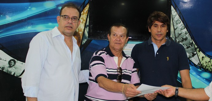 Rafael Tenório inscreve chapa ao lado de Raniel Holanda e Geraldo Lessa (Foto: Caio Lorena / GloboEsporte.com)