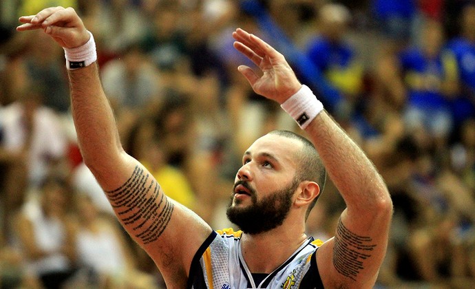 Pivô Caio Torres São José Basquete (Foto: Rafael Silva / Gazeta Press)