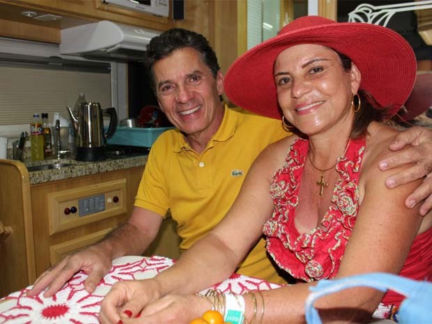 Alberto e Maria Julia contam que aluguel de motor-home custa R$ 1 mil por dia (Foto: Clayton Castelani/ G1)