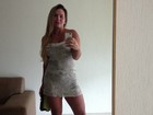 Cristina Mortágua posa de vestidinho e com pernas de fora em rede social