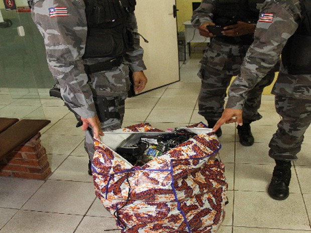 Material apreendido pela Rotam (Foto: Douglas Júnior/O Estado) Material apreendido pela Rotam (Foto: Douglas Júnior/O Estado)