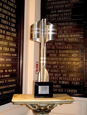 Taça de Campeão é exposta nas Laranjeiras - Brasileiro Fluminense (Foto: Carlos Mota / Globoesporte.com)