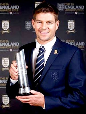 Gerrard ganha pr&ecirc;mio da Federa&ccedil;&atilde;o Inglesa (Foto: Divulga&ccedil;&atilde;o / FA.com)