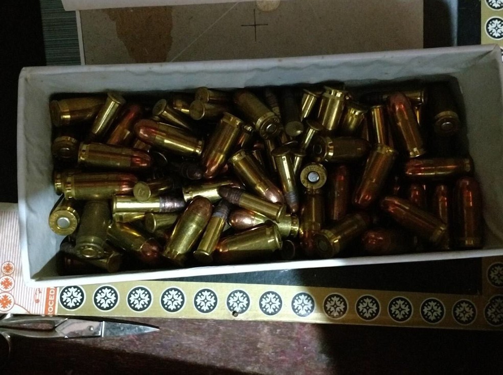 Empresário preso por posse ilegal de armas tinha muitas munições (Foto: Deco-MS/Divulgação)