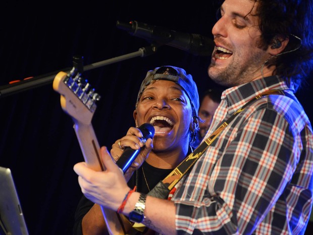 Mart&#39;nália e Rodrigo Lampreia em show no Rio (Foto: Ari Kaye/ Divulgação)