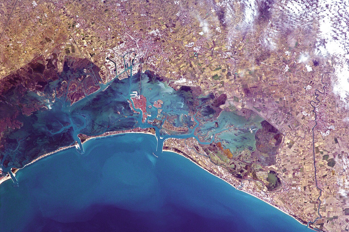 Uma bela visão de uma das mais belas cidades do planeta (Foto: Reprodução/NASA/Chris Hadfield)