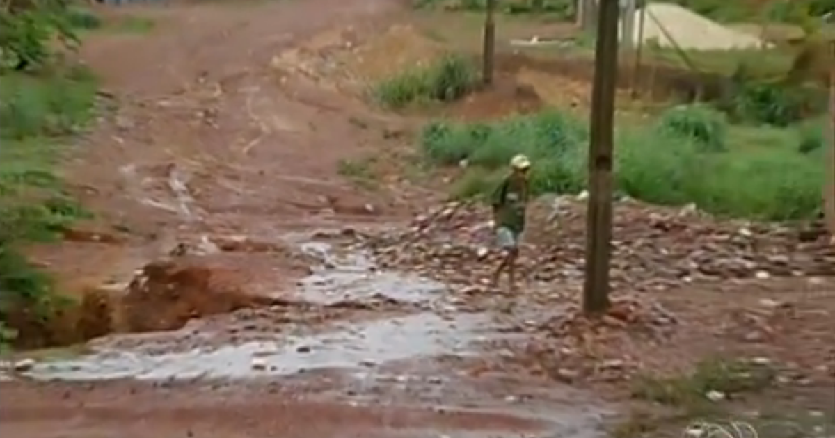 G Moradores De Rea De Risco Sofrem Problemas Causados Pela