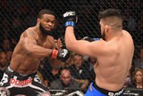 Em duelo frustrante, Woodley vence e impõe primeira derrota a Gastelum Em duelo frustrante, Woodley vence e impõe primeira derrota a Gastelum