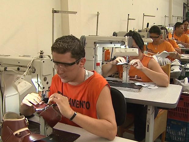 Indústrias de Franca foram responsáveis por 4,7 mil vagas de emprego no primeiro bimestre de 2014 fábrica calçados sapatos (Foto: Reprodução/EPTV)