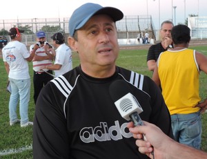 Carlos Espinosa técnico Osvaldo Cruz (Foto: Ronaldo Nascimento / Globoesporte.com)