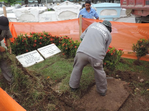 Túmulo de Arraes, onde corpo de Eduardo Campos será enterrado (Foto: Moema França/G1)
