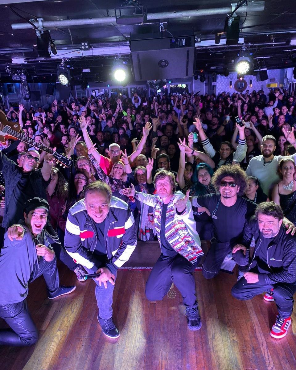 Biquíni Cavadão em show em Boston, na turnê pelos Estados Unidos (Foto: Reprodução)