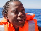 Quase 700 migrantes em 1 dia: fotos mostram resgate no Mediterrâneo