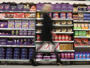   Alimentos com baixo teor de gordura podem esconder surpresas desagradáveis para quem está de dieta  (Foto: Reuters/Neil Hall/files)
