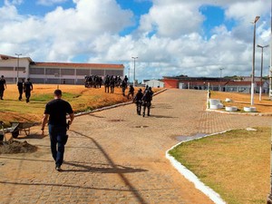 Pavilhão 1 da Penitenciária de Alcaçuz é alvo da operação de revista da PM (Foto: Henrique Dovalle/G1)