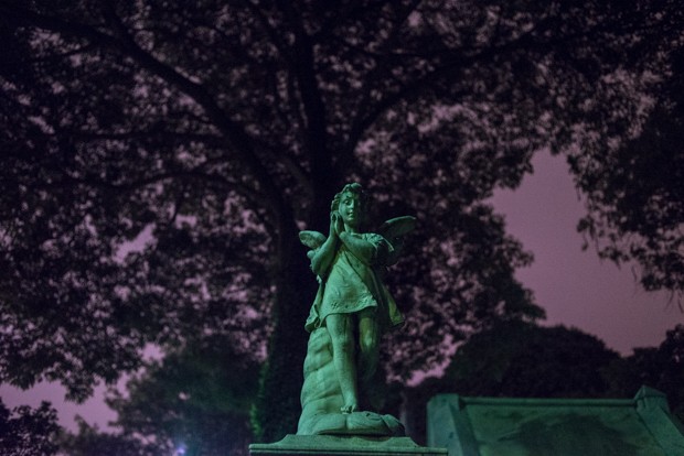 Visita guiada noturna pelo Cemitério da Consolação (Foto: Marcelo Brandt/G1)