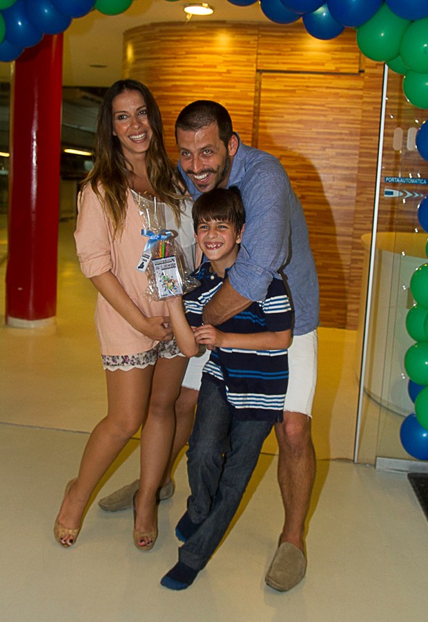 Henri Castelli, Juliana Despirito e Lucas (Foto: Amauri Nehn/Foto Rio News) Henri Castelli, Juliana Despirito e Lucas (Foto: Amauri Nehn/Foto Rio News)