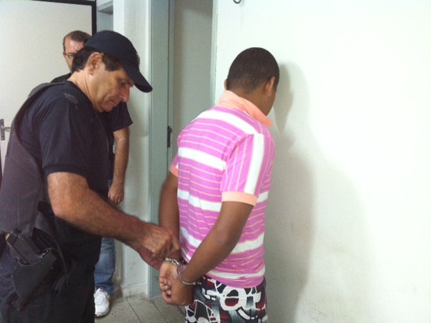 Suspeito estava na casa de parentes no bairro de Nazaré, em Natal (Foto: Anderson Barbosa)