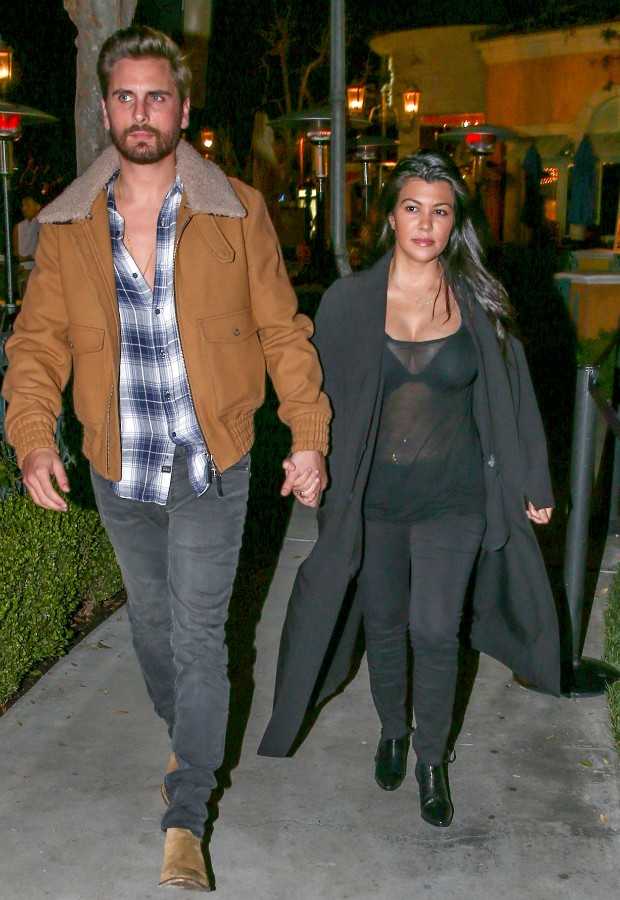 Kourtney Kardashian e o marido (Foto: AKM-GSI)